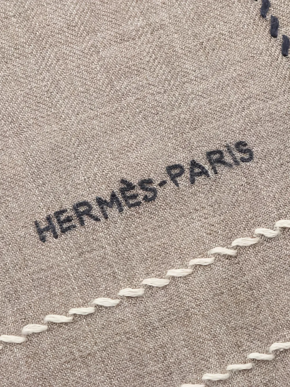 2010s Cheval A La Couverture Scarves