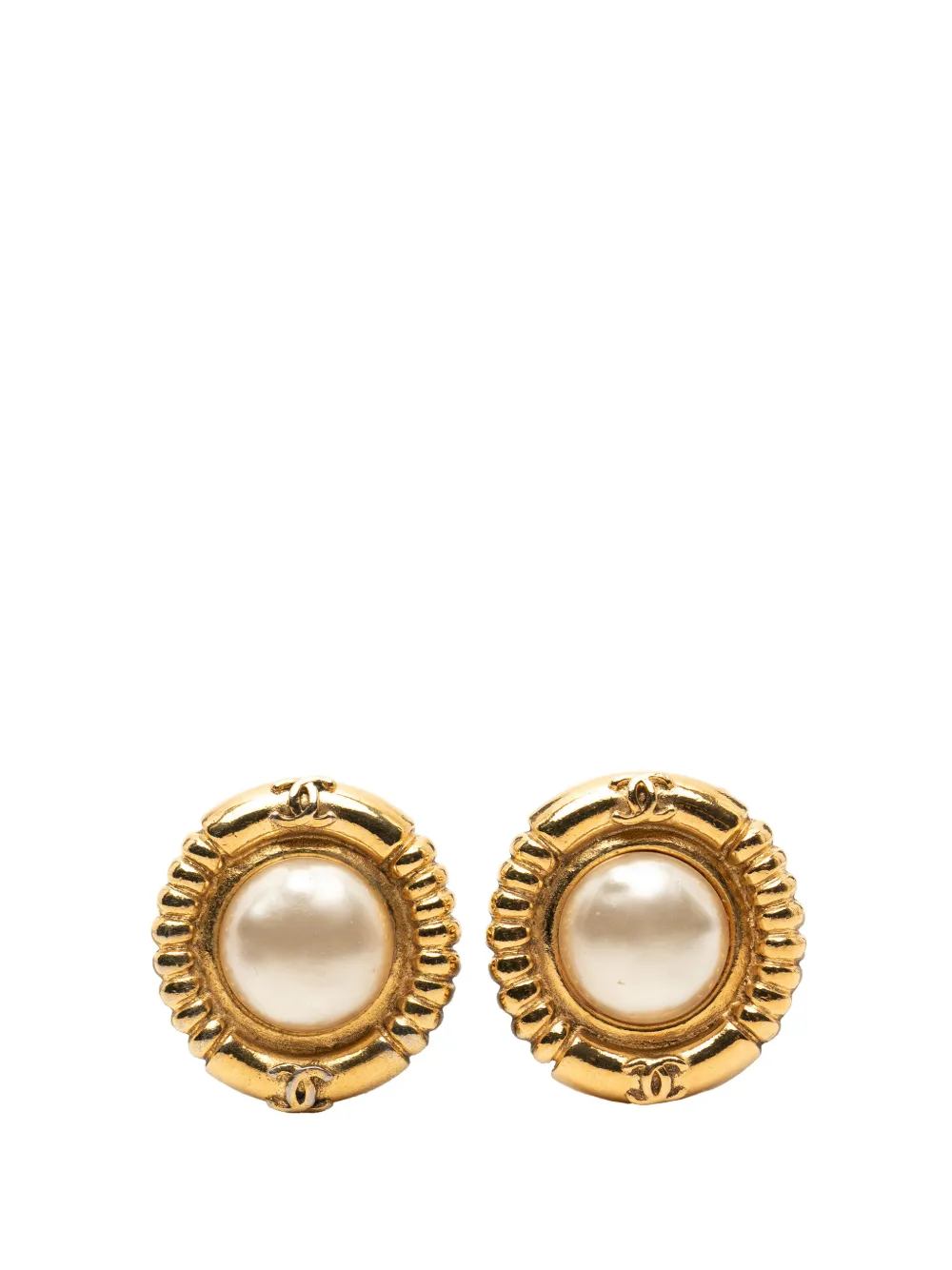 CHANEL Pre-Owned 1980-1990 CC Gold Plated Faux Pearl Round Clip on Earrings costume earrings - Oro
