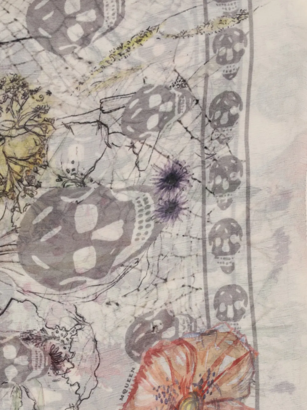  Alexander Mcqueen Floral Skull Scarf - Neutrals 