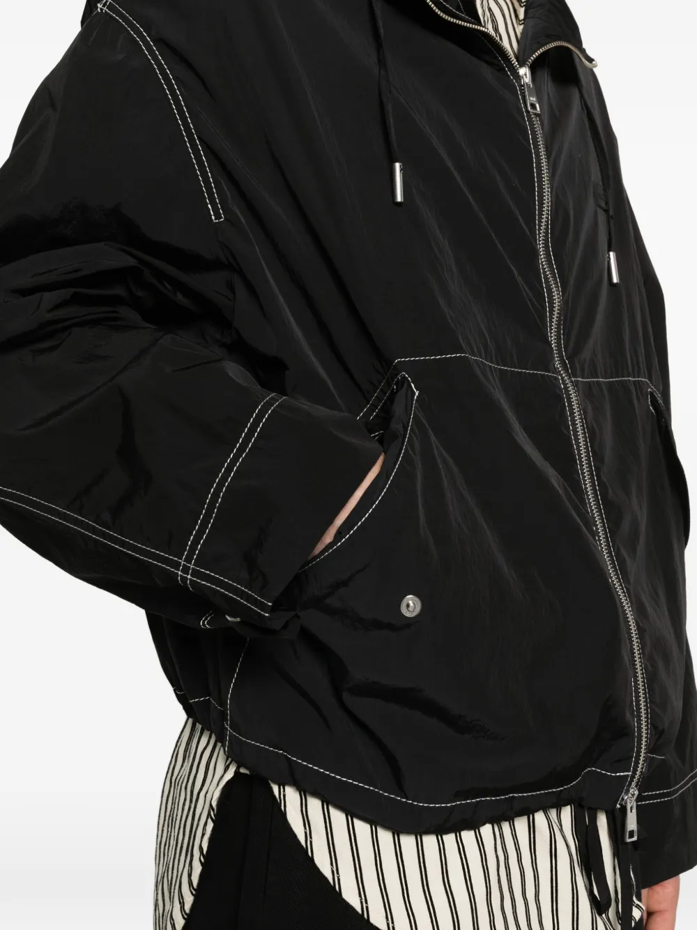 AMI Paris Jack met capuchon en contrasterende stiksels Zwart