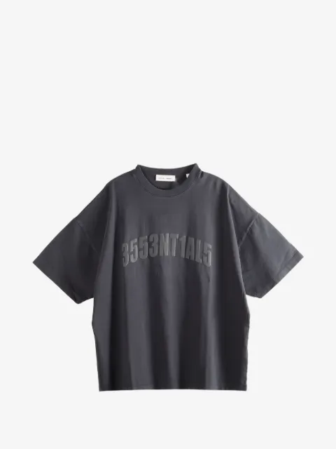 FEAR OF GOD ESSENTIALS playera con detalles en relieve