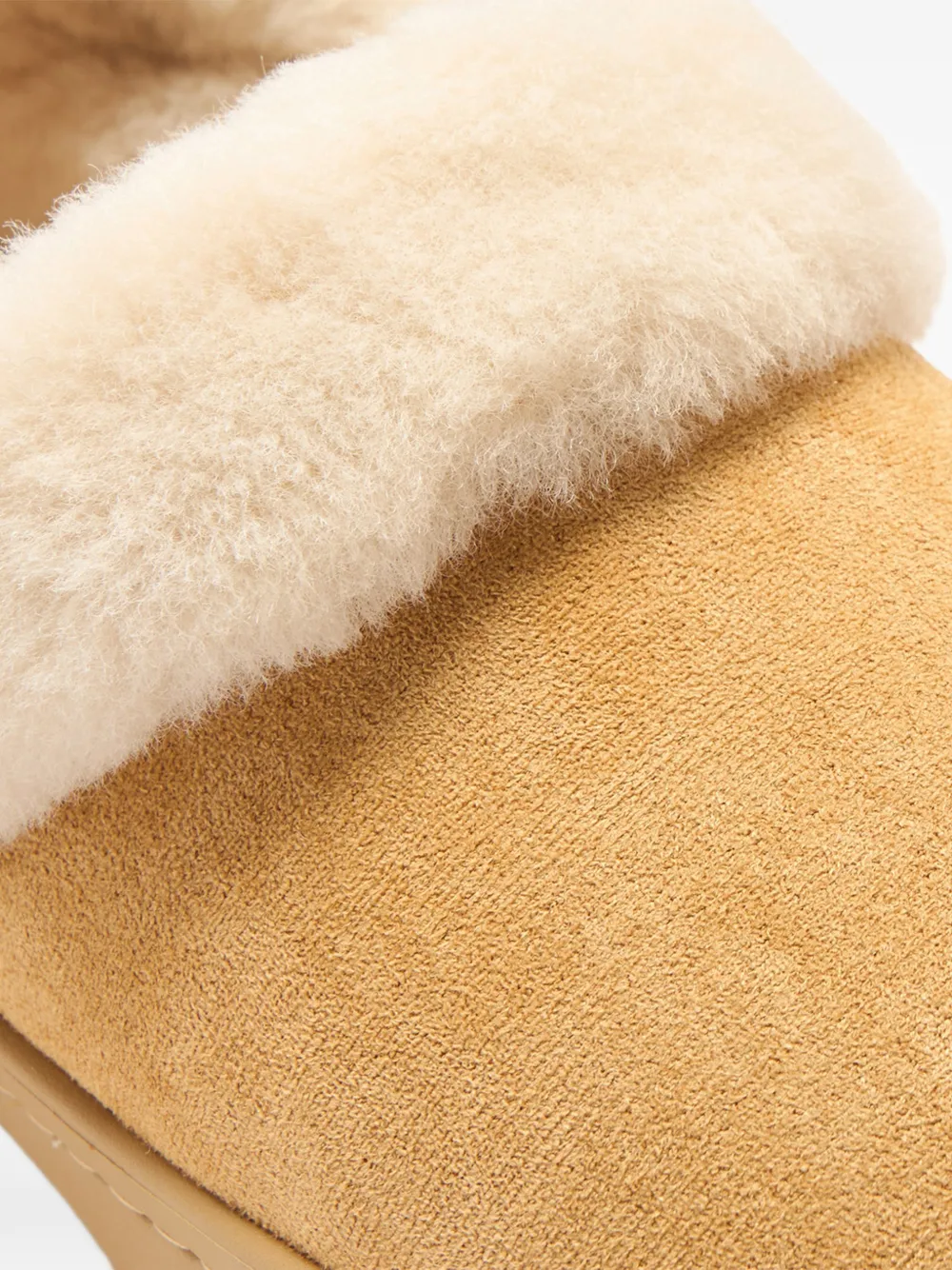 Crocs Classic Unfurgettable vegan suède slippers Beige