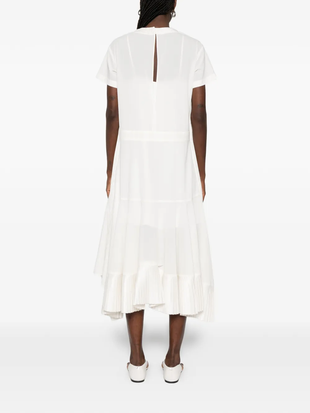 sacai Asymmetrische jurk met korte mouwen en ruches Wit