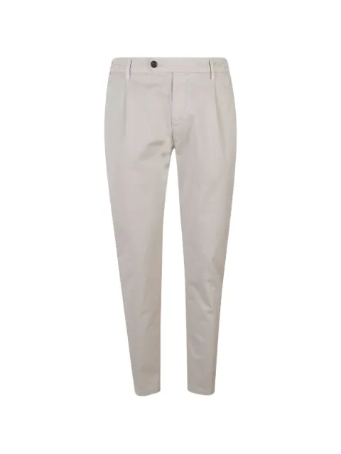 Eleventy pleated trousers