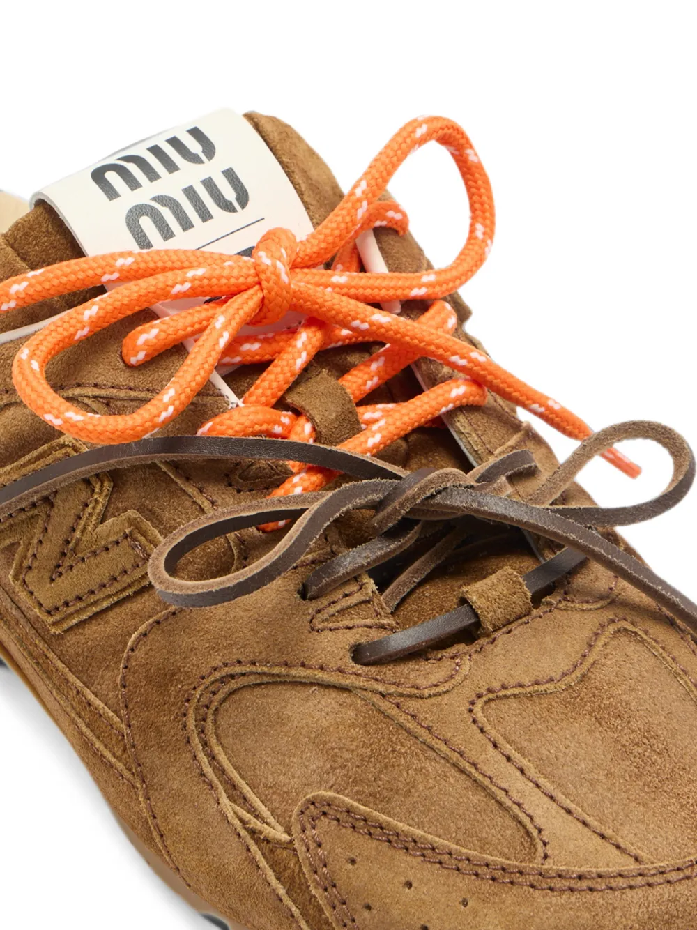 Miu x New Balance suède muiltjes Bruin