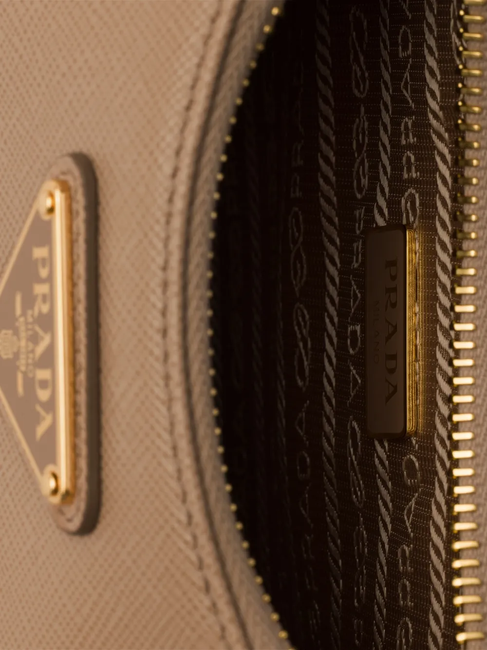 Prada Leren schoudertas Beige