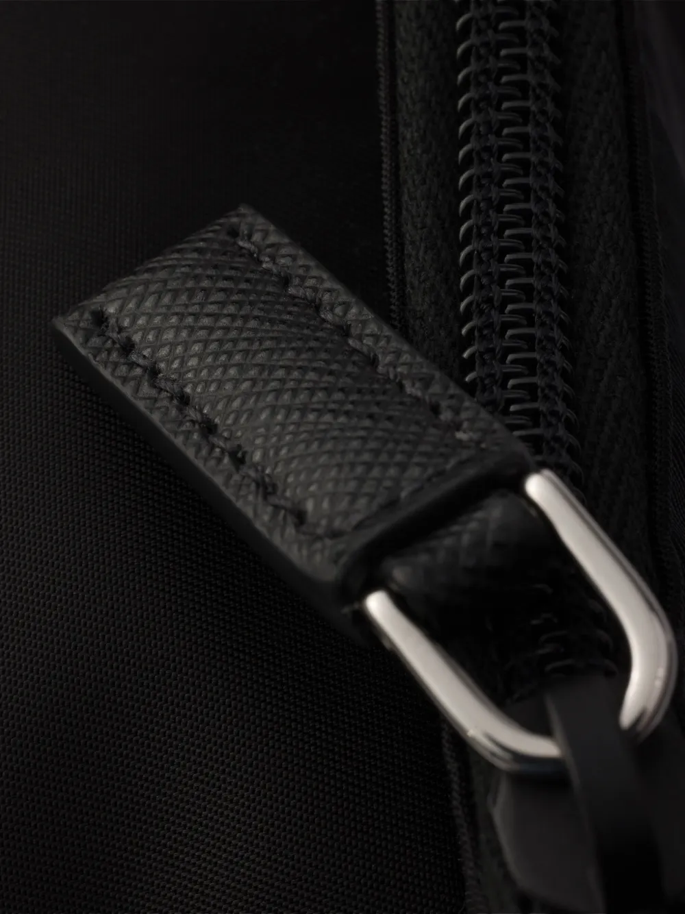 Prada Schoudertas met logoplakkaat Zwart
