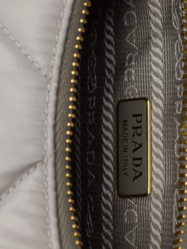 Prada リエディション キルティング ショルダーバッグ | グレー