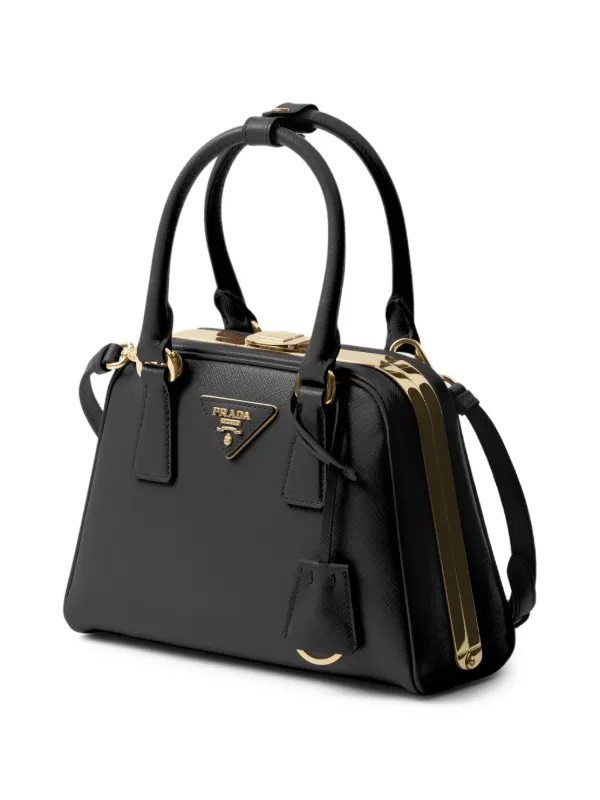 Prada ピラミッド レザーハンドバッグ | ブラック | FARFETCH JP