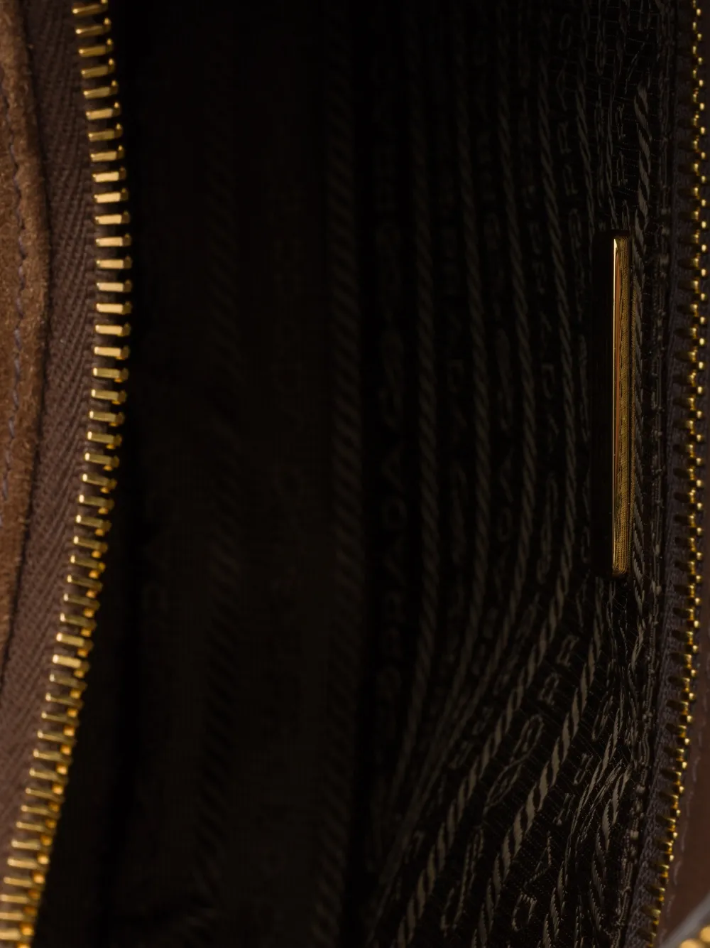 Prada Grote Fold suède schoudertas Bruin