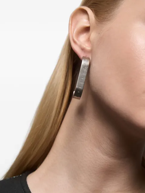 MM6 Maison Margiela aretes con logo grabado