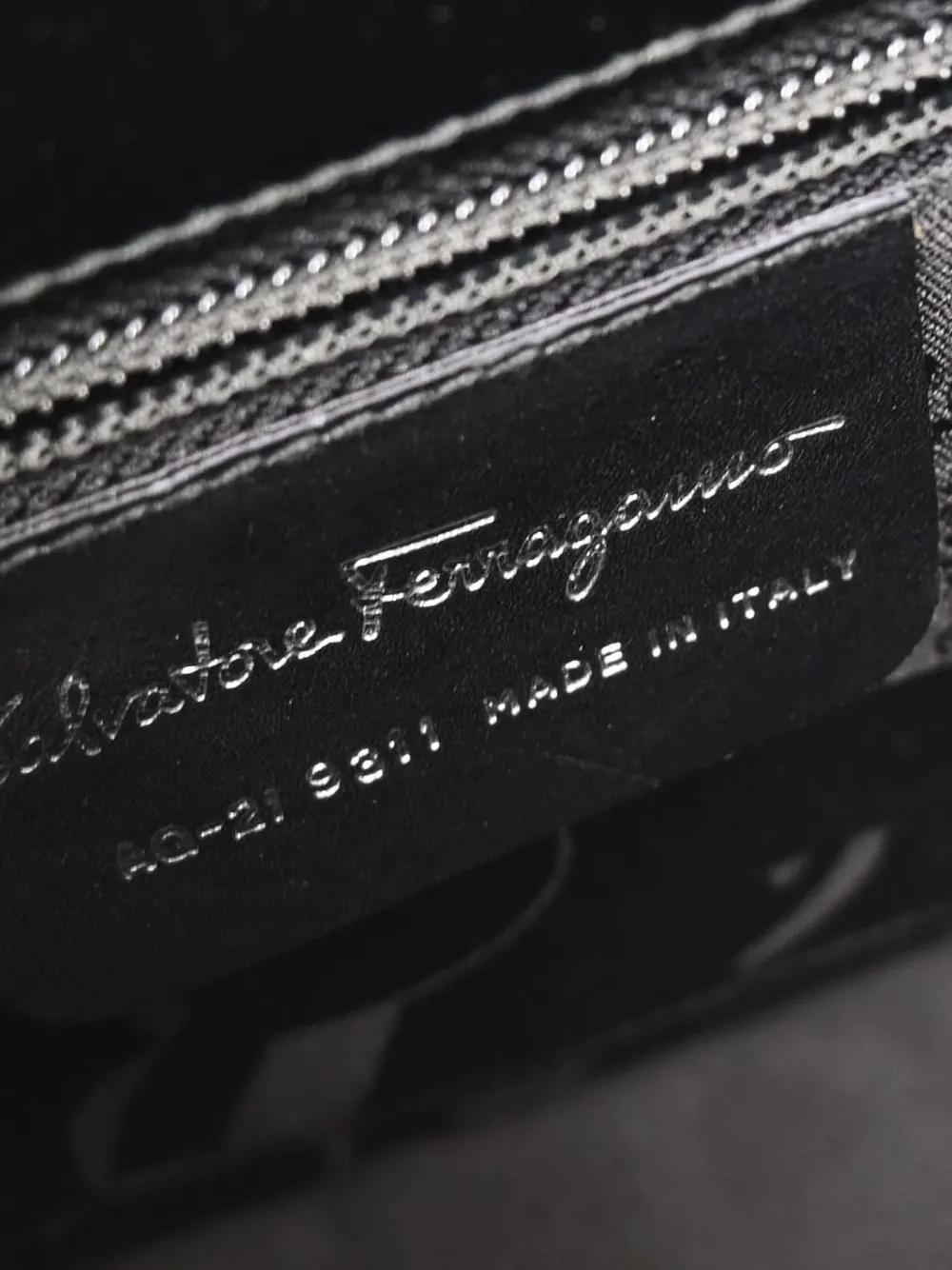1990-2000s Metal-Handle Leather Shoulder Bag