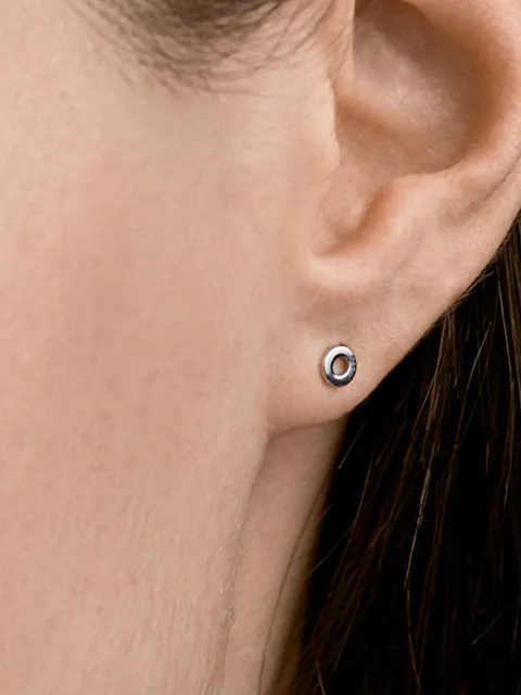 Tilla circle stud earring