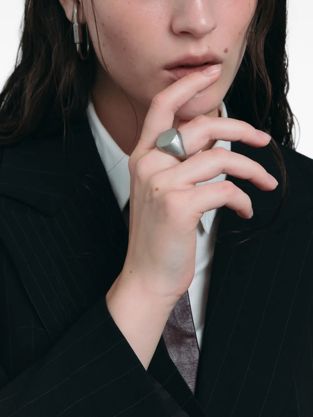 MM6 Maison Margiela シグネット リング | シルバートーン | FARFETCH JP