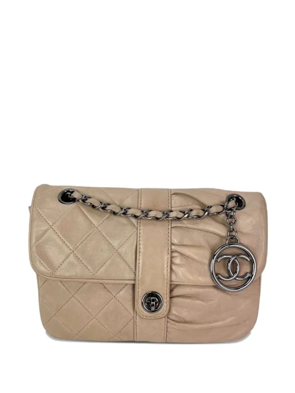 Chanel Pre-owned Pile Ou Face Quilted Flap Shoulder Bag in Neutrals