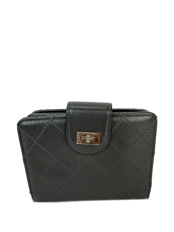 Chanel Pre-owned 2.55 Reissue Quilted Zip-closure Wallet in Black