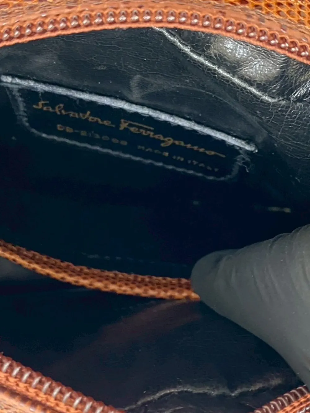 1990-2010 Lizard Embossed Leather Vara Crossbody Bag