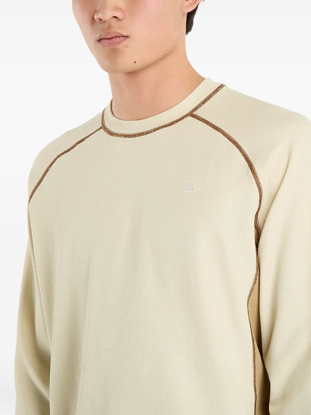 Nike ACG Chinati ロングTシャツ | ニュートラル | FARFETCH JP
