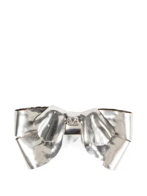 Saint Laurent カッサンドラ ブローチ | シルバートーン | FARFETCH JP