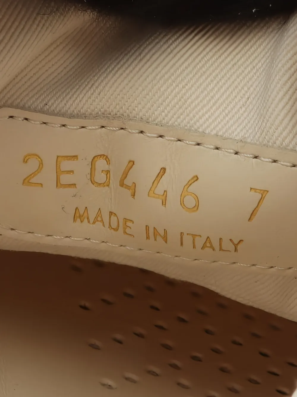 2020s Canvas Triangle-Logo Sneakers