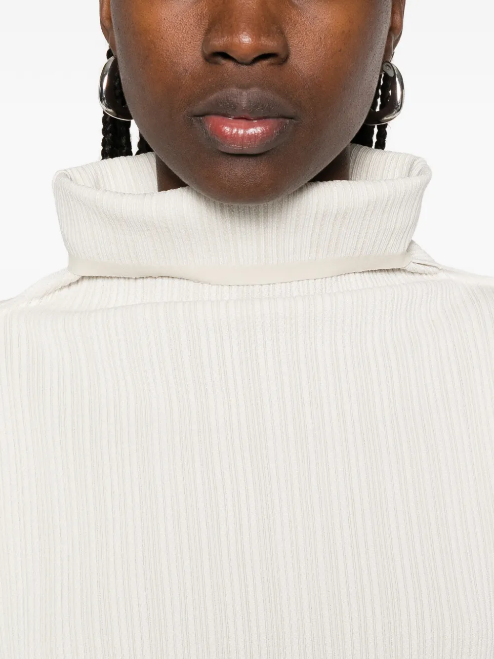 Pleats Please Issey Miyake A-Poc Shell geplooide top met gedrapeerde hals Beige