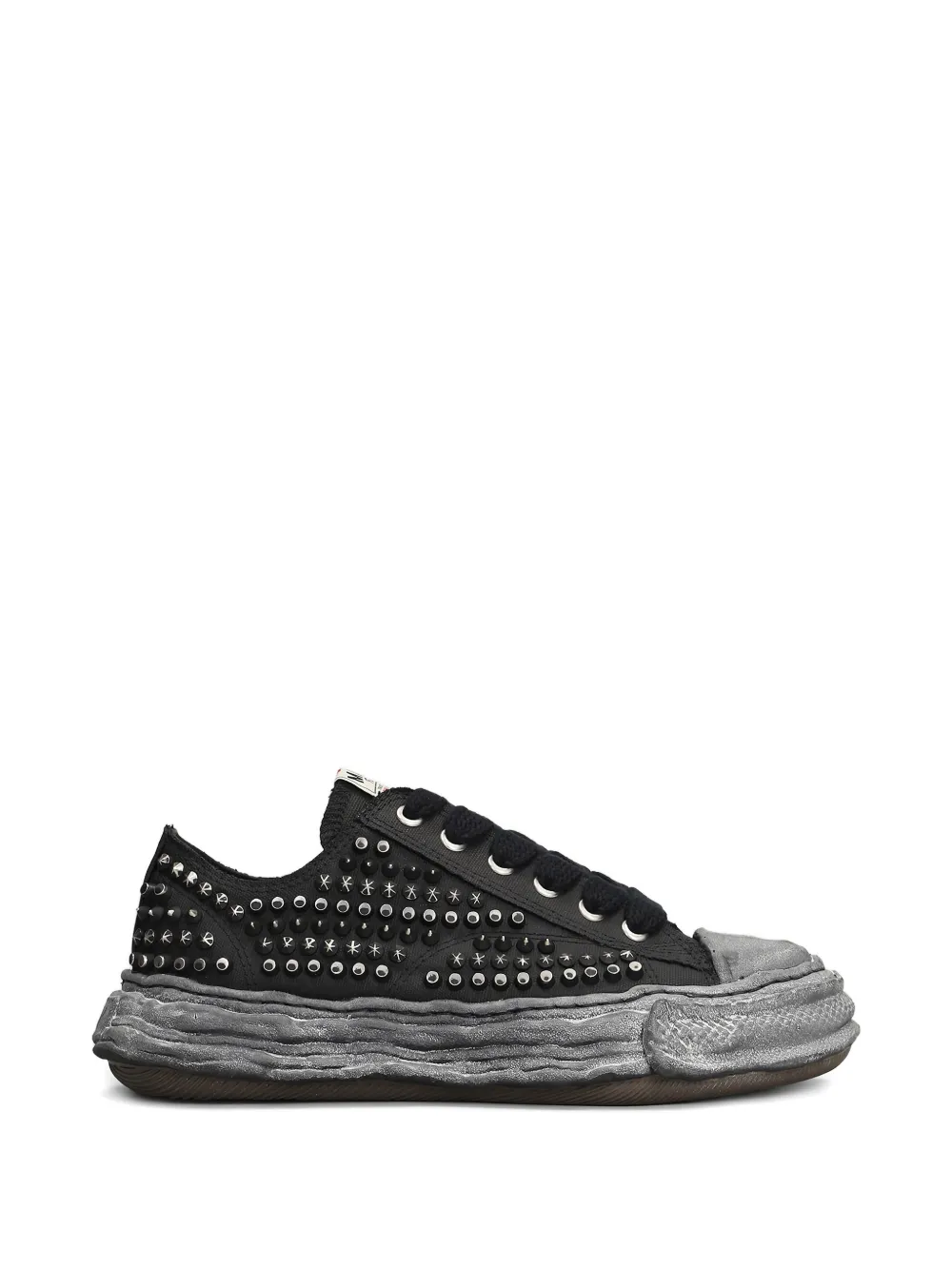 Maison MIHARA YASUHIRO Peterson 23 low-top sneakers met studs Zwart