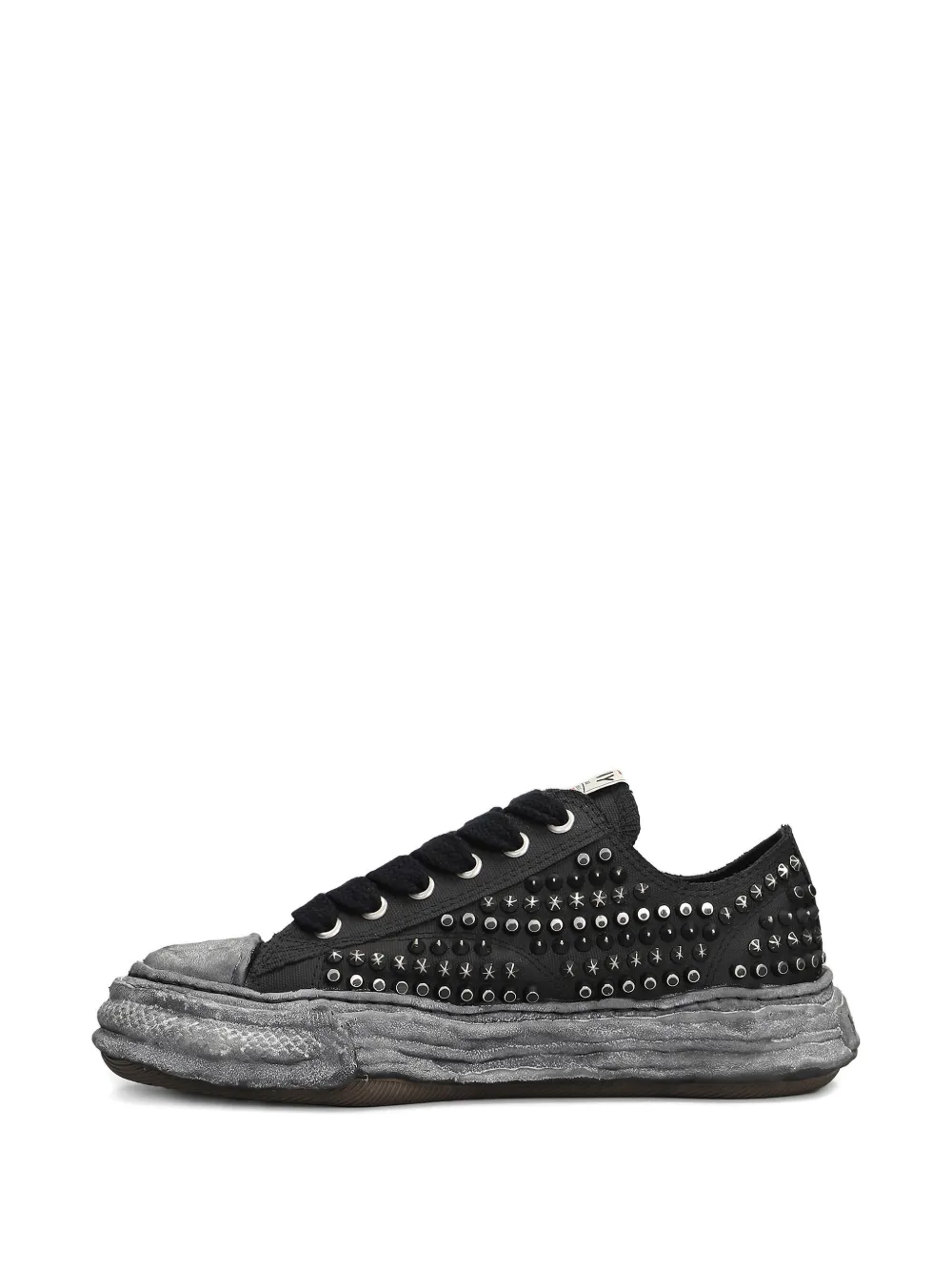 Maison MIHARA YASUHIRO Peterson 23 low-top sneakers met studs Zwart