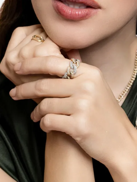 SHAY anillo con diseño de dos tonos y diamantes