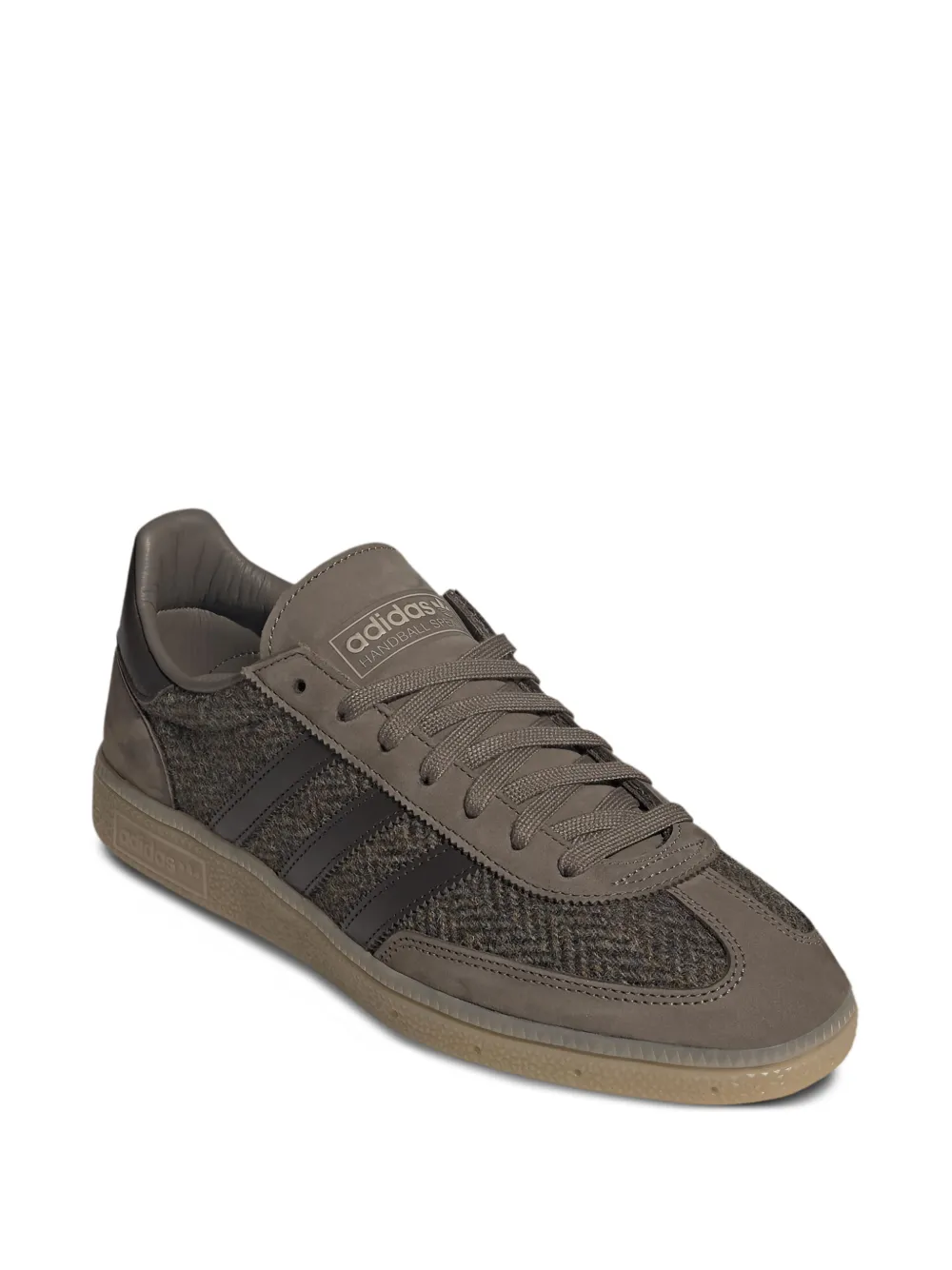 adidas Handball Spezial sneakers met drie strepen en visgraatpatroon Bruin