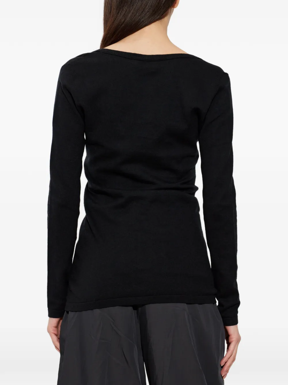 Lisa Yang Amalea T-shirt met diepe ronde hals en lange mouwen Zwart