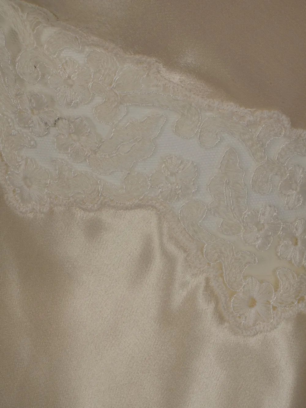 Alberta Ferretti Top met gekruiste rug en kanten afwerking Wit
