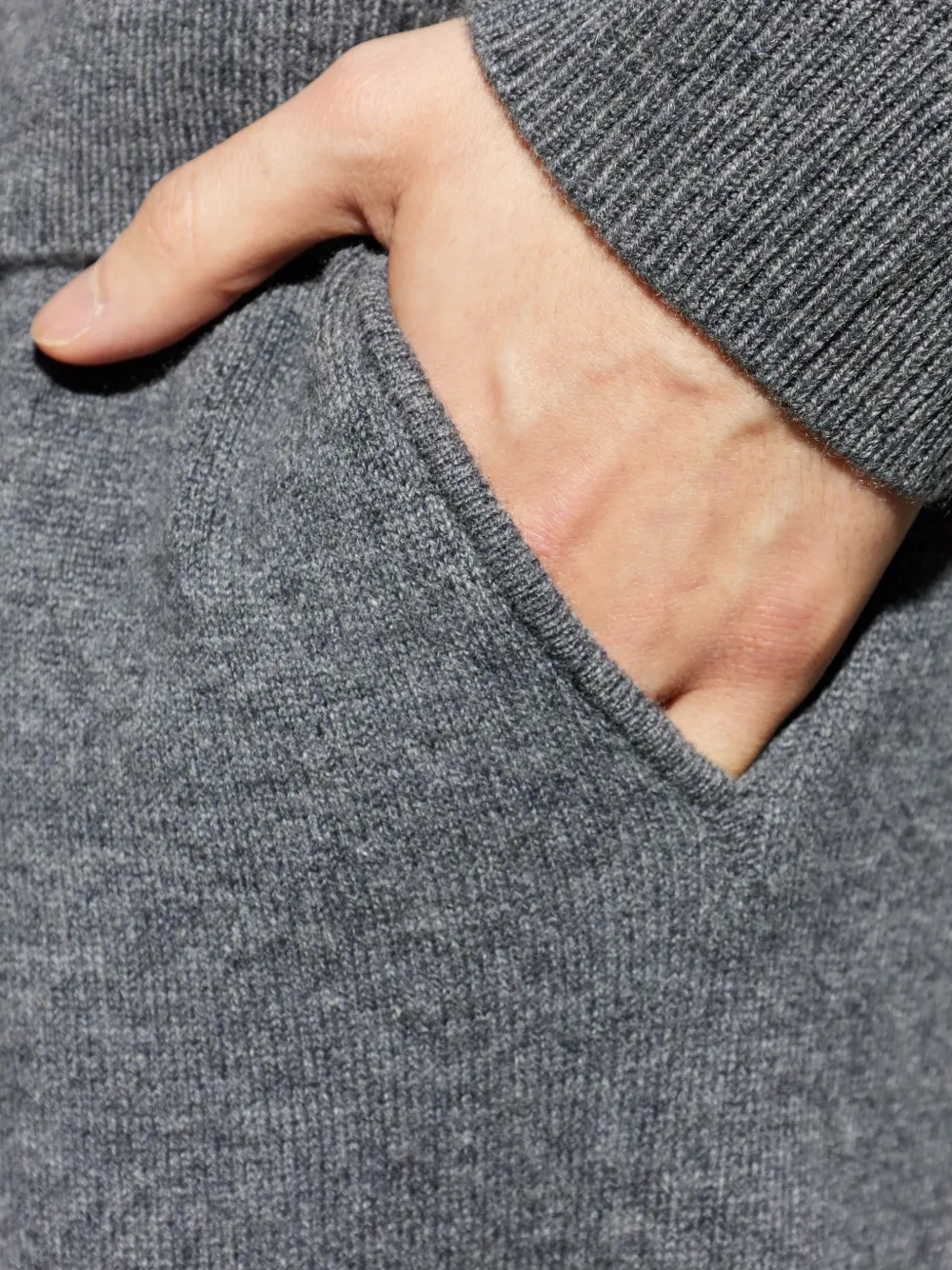 Lisa Yang Broek met zak Grijs