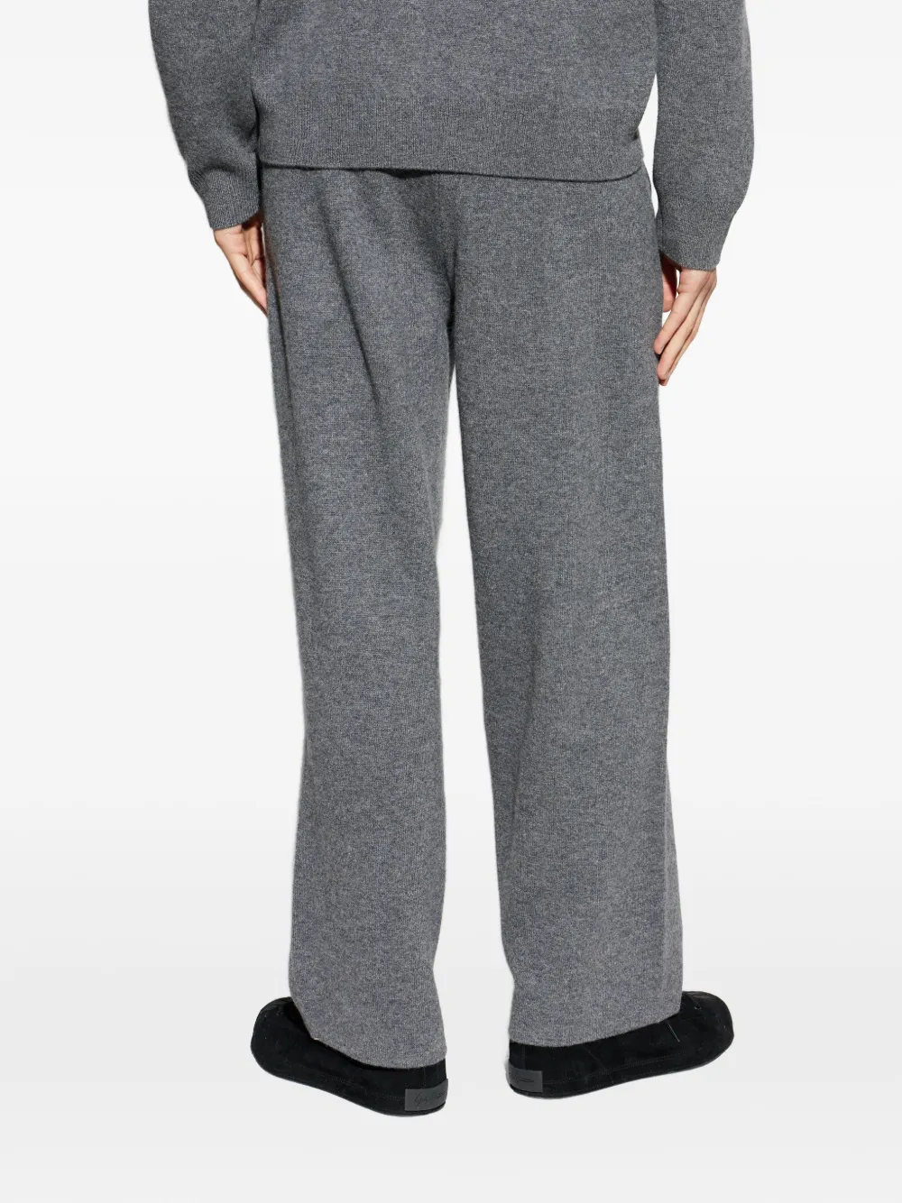Lisa Yang Broek met zak Grijs