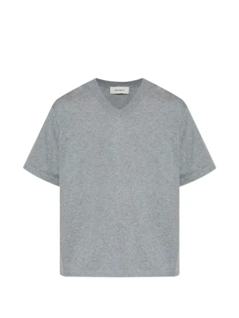 Lisa Yang playera con cuello en V