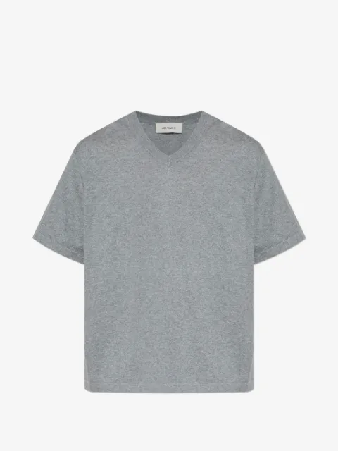 Lisa Yang T-Shirt mit V-Ausschnitt