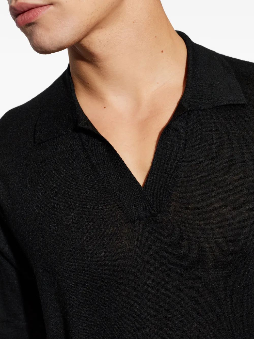 Lisa Yang T-shirt met V-hals Zwart