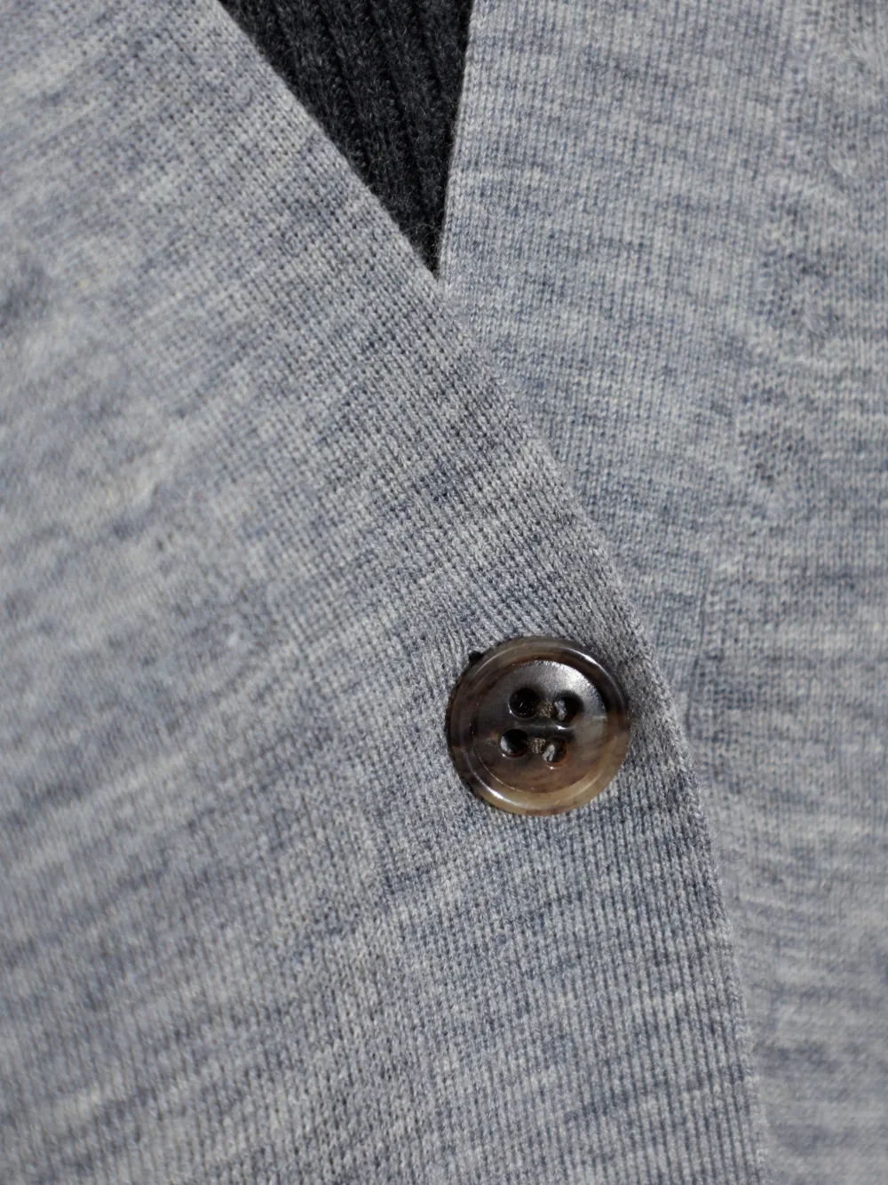 Lisa Yang Vest met V-hals Grijs
