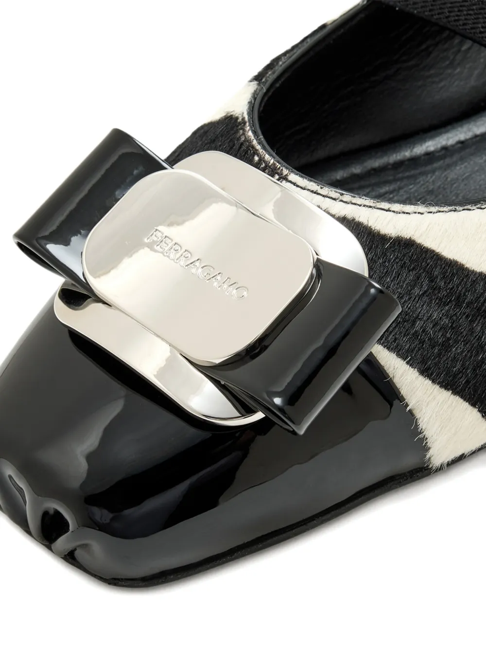 Ferragamo Vara ballerina's met zebraprint en strik Zwart