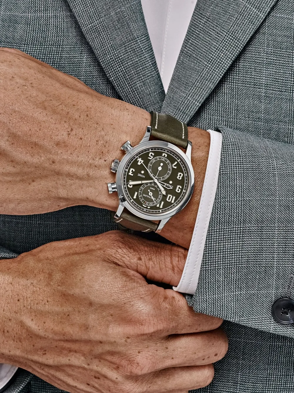  Patek Philippe 2023 Complications 5924g-010 Calatrava 'pilot' Travel Time Chronograph 42mm Watch - Green 