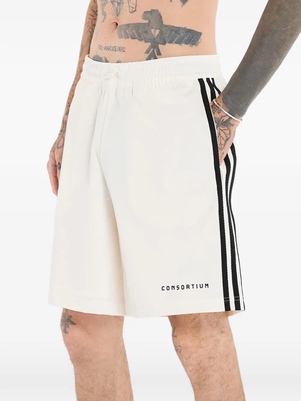 adidas x Consortium shorts met streepdetail Wit