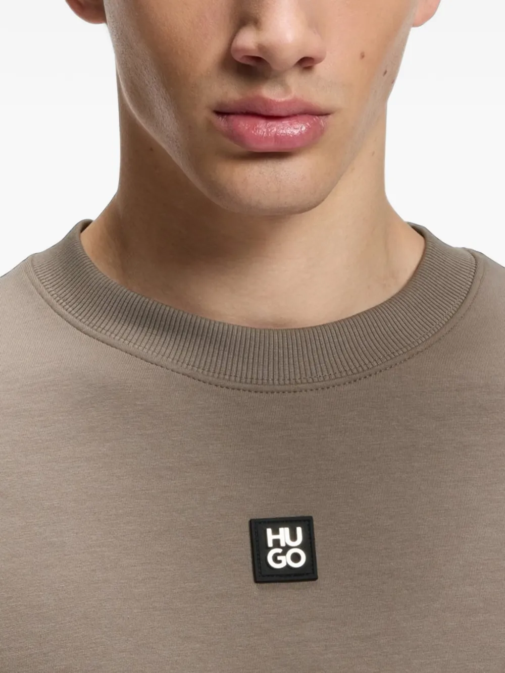 HUGO Dettil sweater met ronde hals en logopatch Bruin