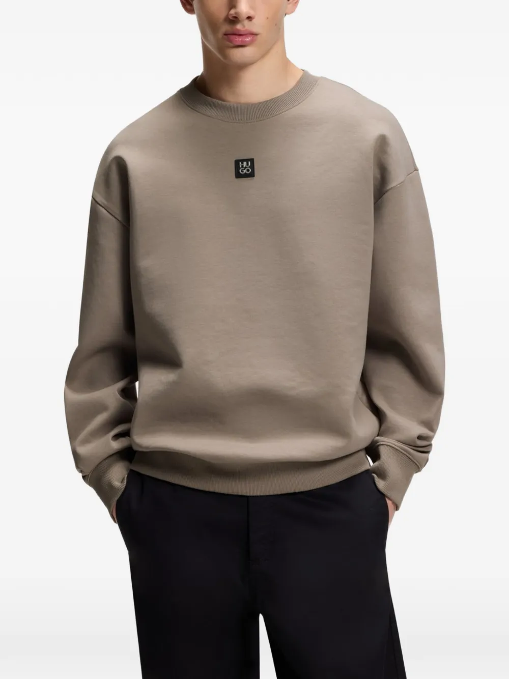 HUGO Dettil sweater met ronde hals en logopatch Bruin