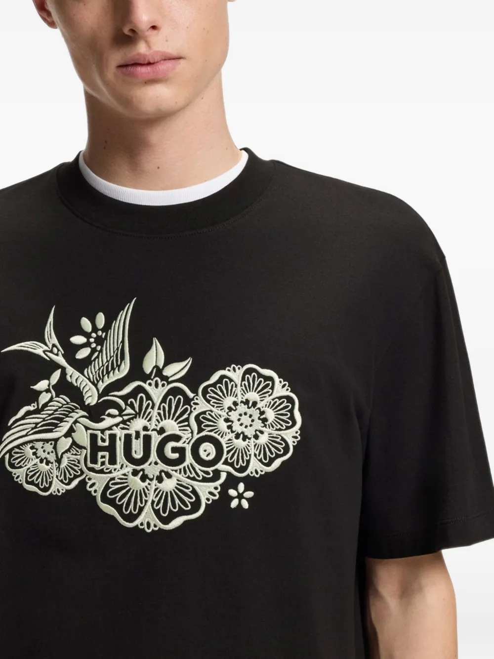 HUGO T-shirt met bloemenprint en logodetail Zwart