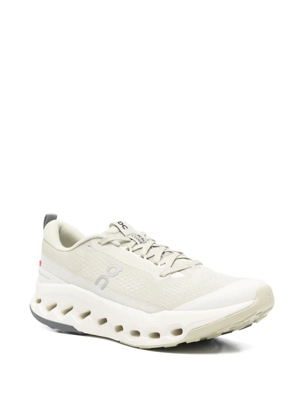 On Cloudsurfer Trail 2 geperforeerde sneakers Beige