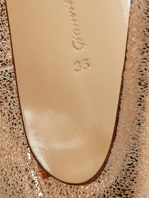 Gianvito Rossi ポインテッドトゥ メタリック パンプス | ゴールド 