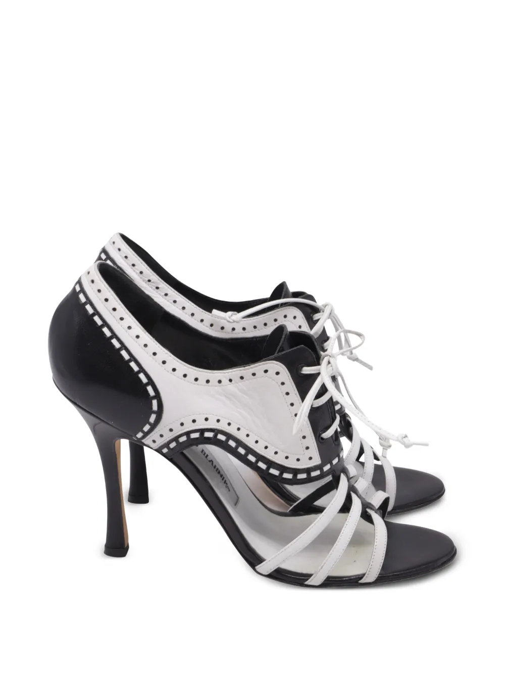 Manolo Blahnik Sandali in pelle con lacci - Nero