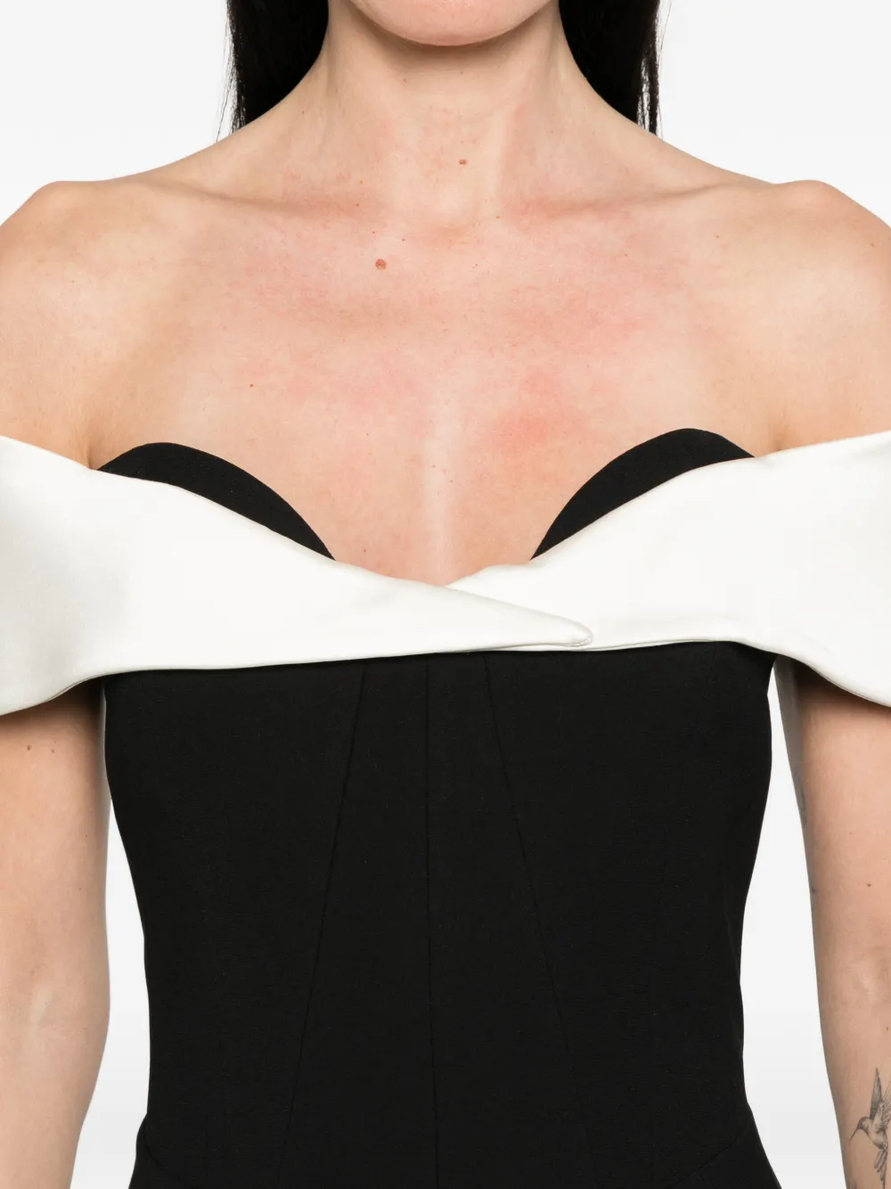 The New Arrivals Ilkyaz Ozel Off-shoulder jurk Zwart