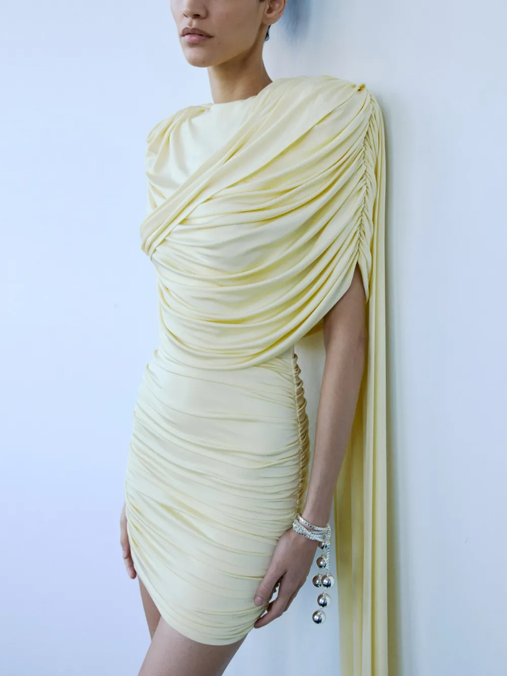 The New Arrivals Ilkyaz Ozel Khara gedrapeerde mini-jurk Geel