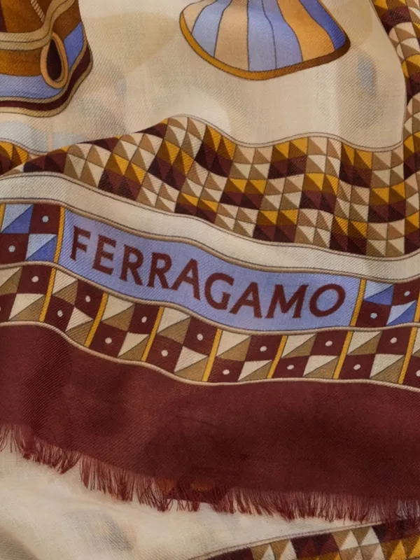 Salvatore Ferragamo ロゴプリント スカーフ Ferragamo Geometrical Renaissance プリントスカーフ | ニュートラル