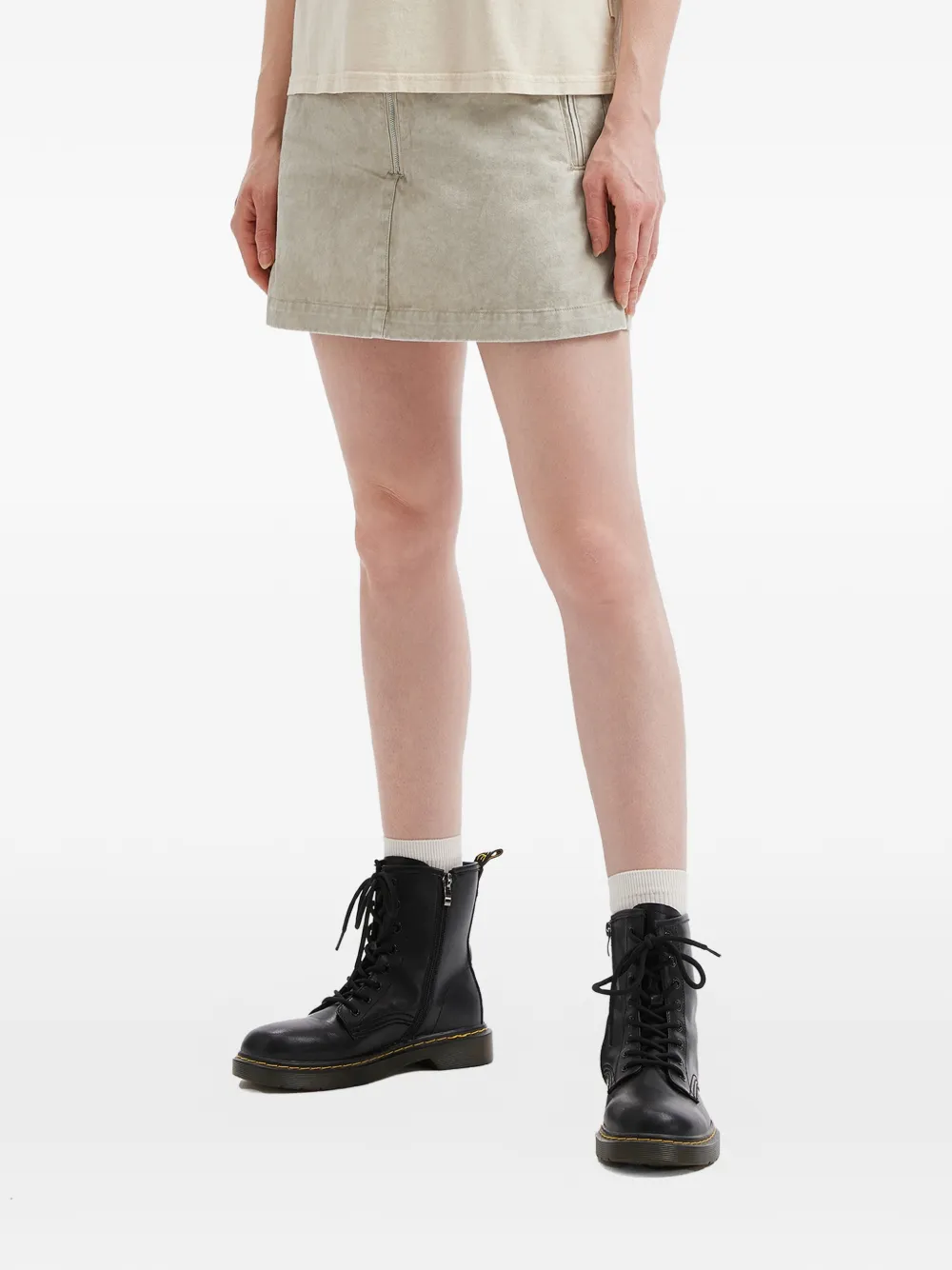  Izzue Logo-patch Shorts - Neutrals 